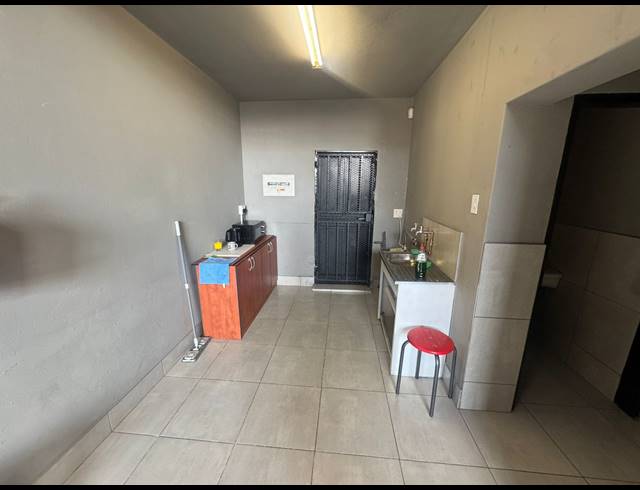 1,000M² WAREHOUSE TO LET IN PRETORIA WEST